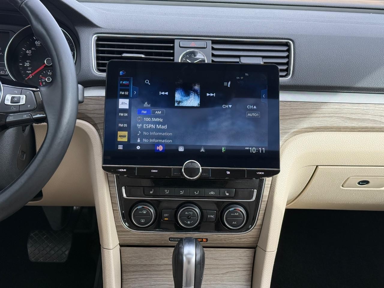 Volkswagen Passat Vehicle Image 12