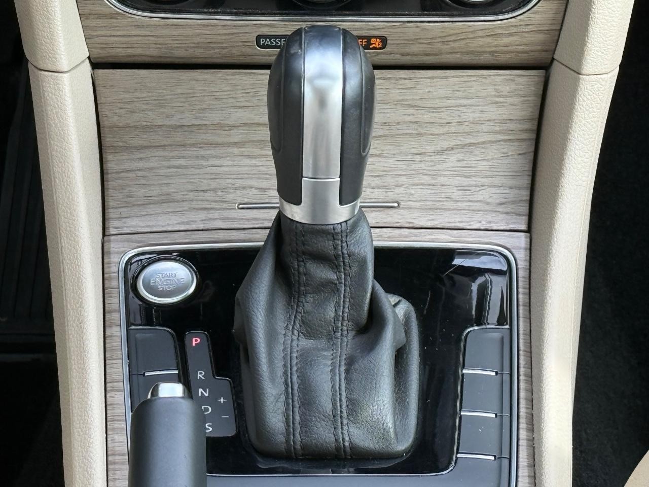Volkswagen Passat Vehicle Image 13