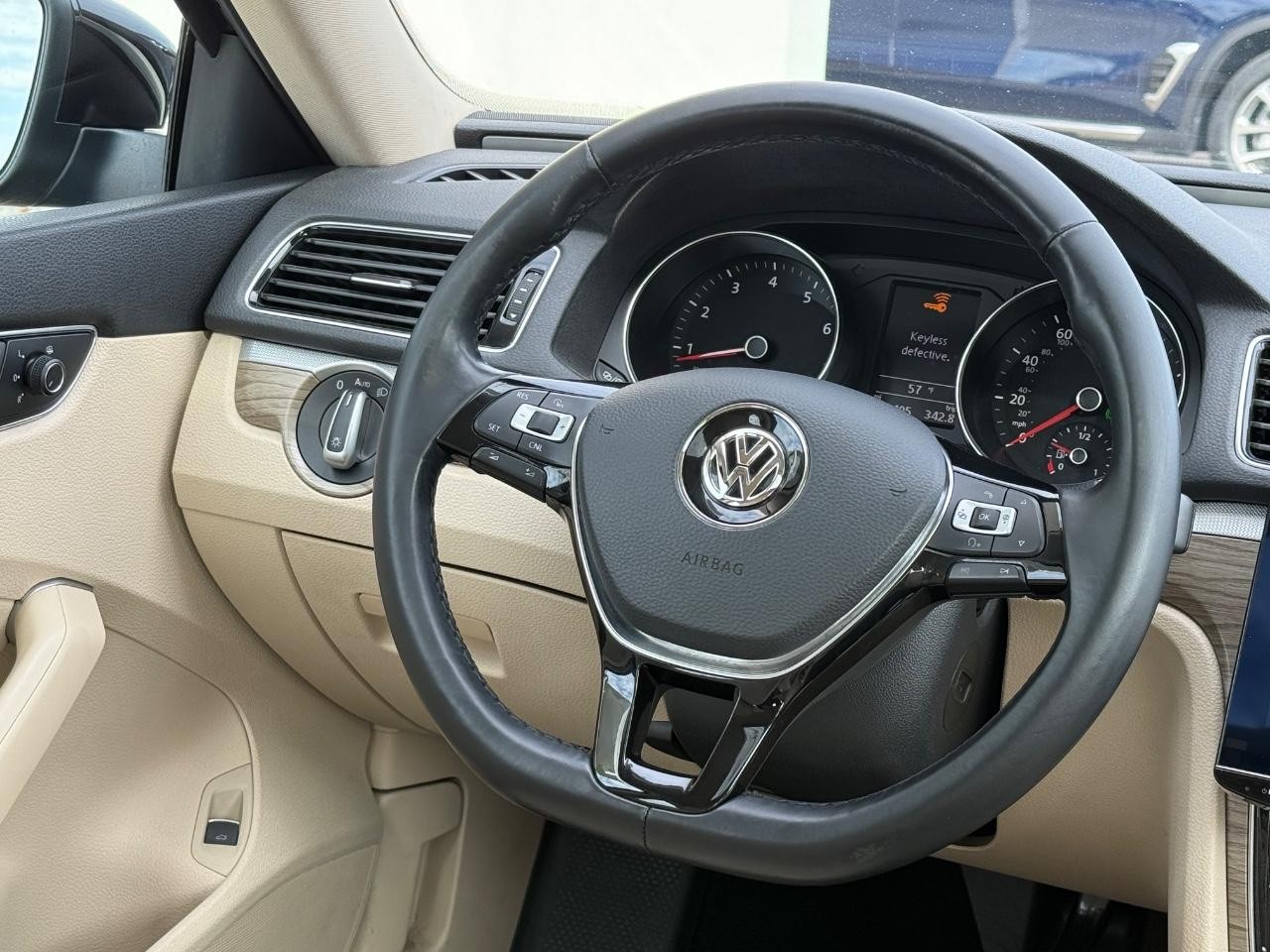 Volkswagen Passat Vehicle Image 14