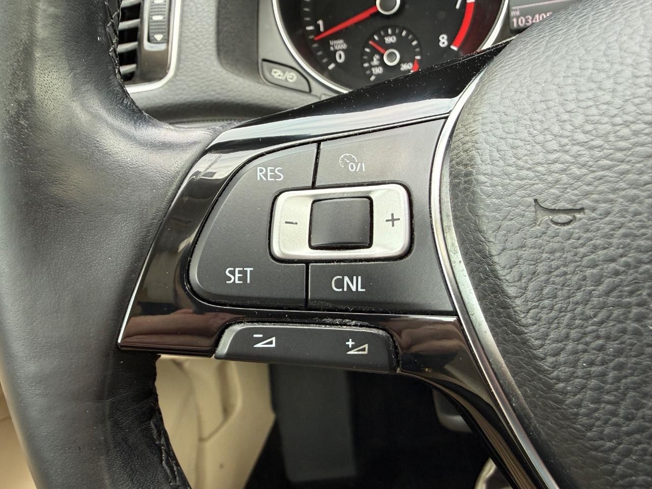 Volkswagen Passat Vehicle Image 16