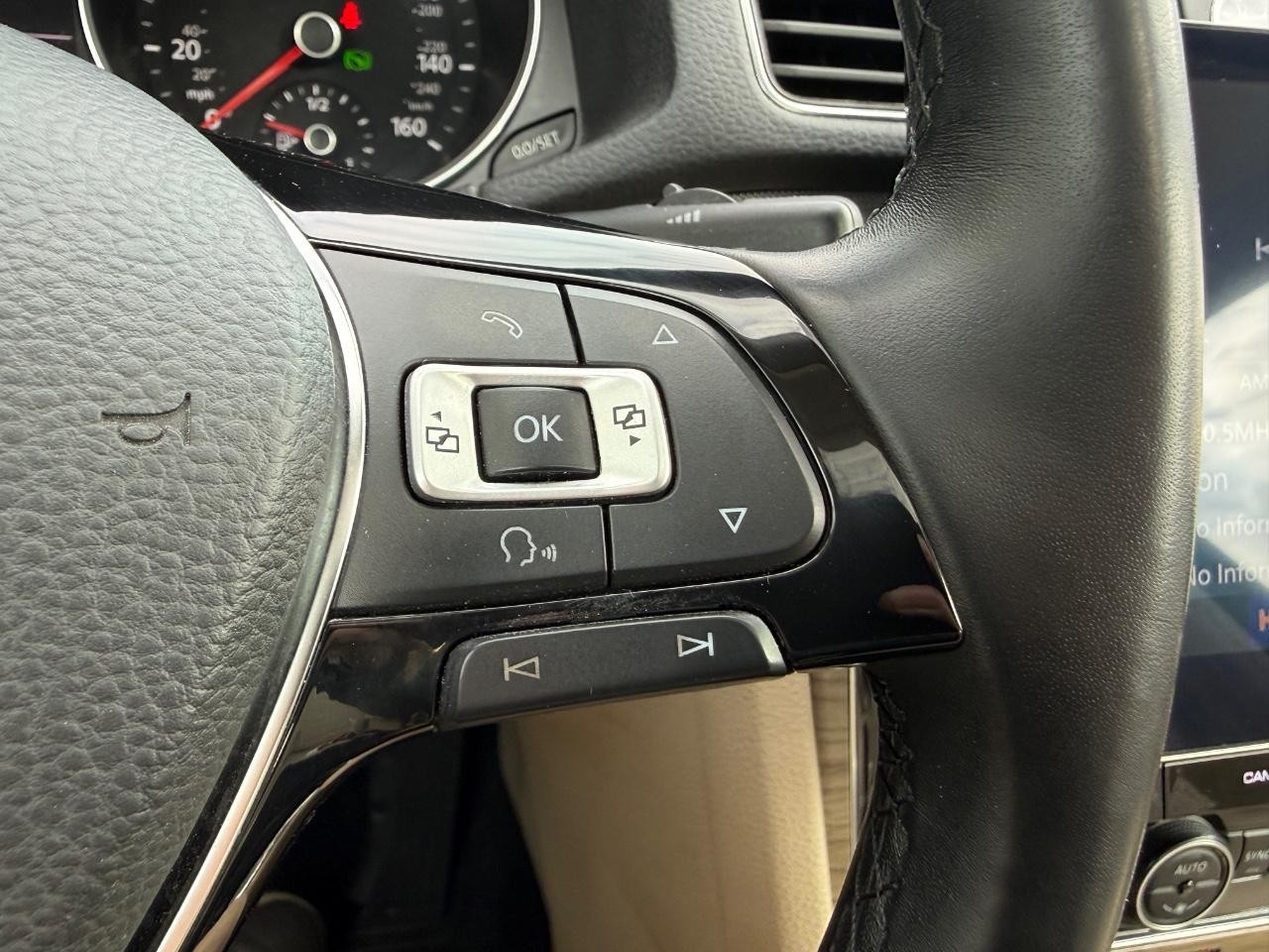 Volkswagen Passat Vehicle Image 17