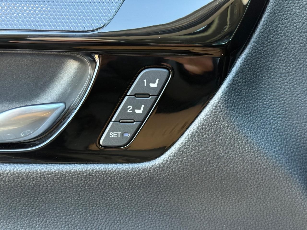 Honda CR-V Vehicle Image 16