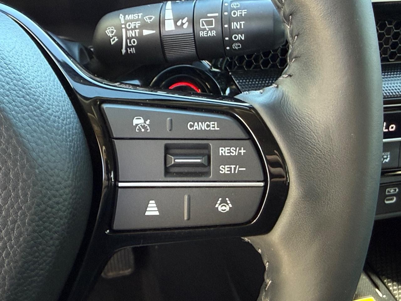 Honda CR-V Vehicle Image 18