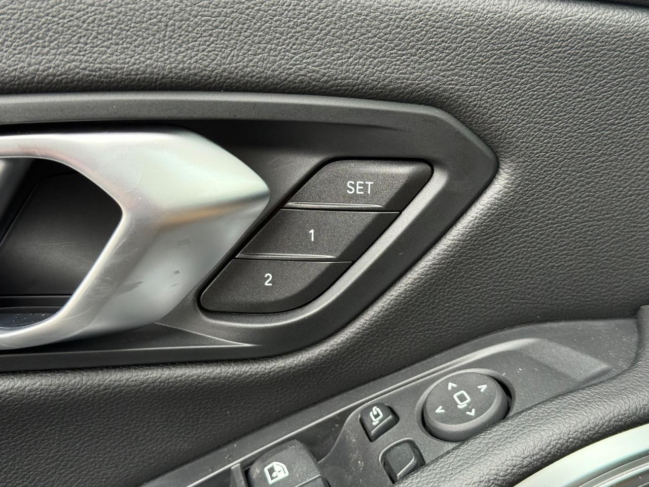 BMW 3 Series Vehicle Image 11