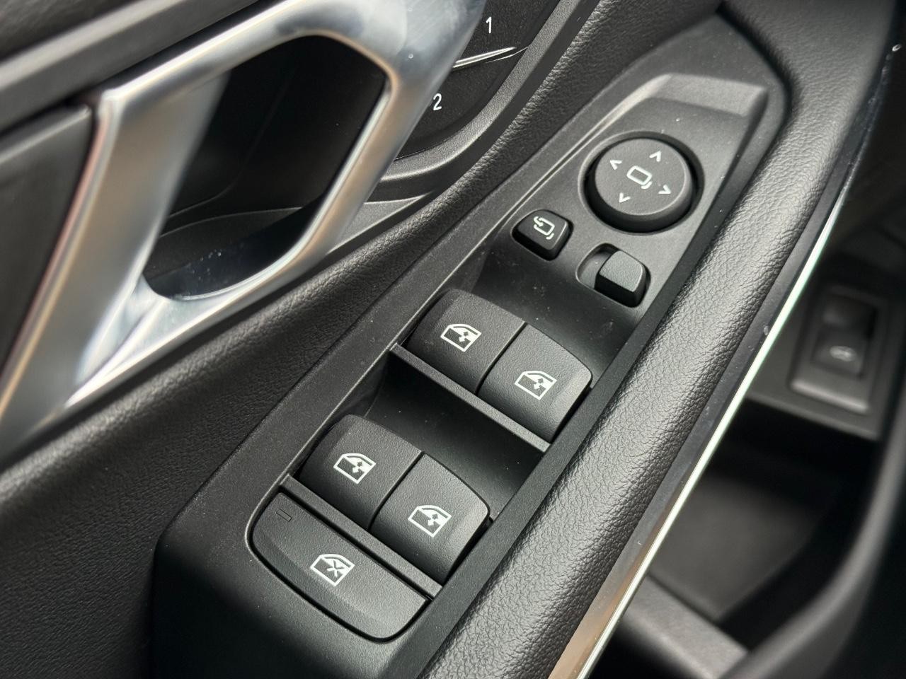 BMW 3 Series Vehicle Image 16