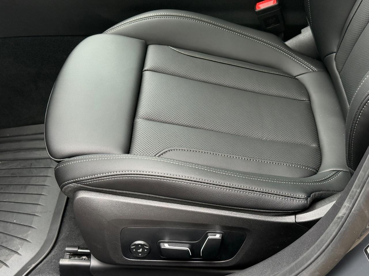 BMW 3 Series Vehicle Image 17