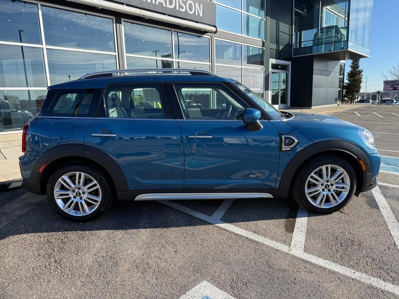 MINI Countryman Vehicle Image 02