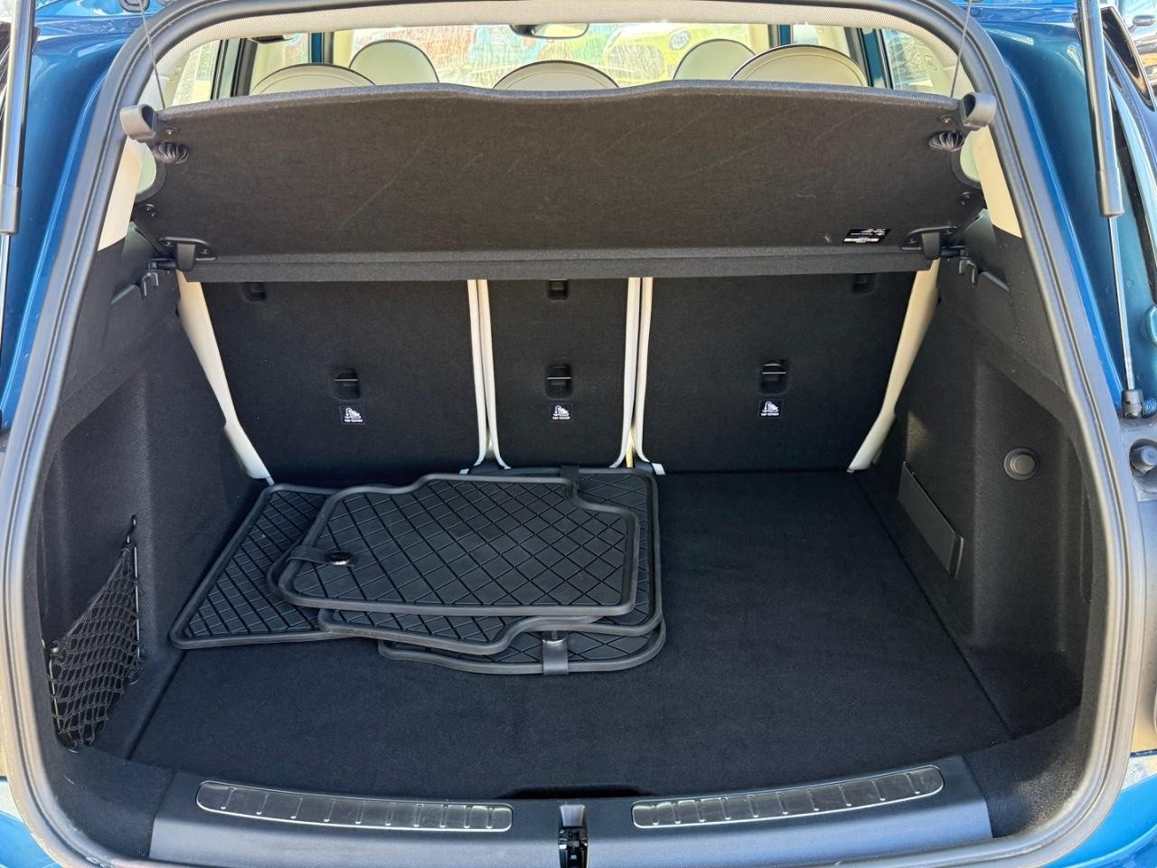 MINI Countryman Vehicle Image 05