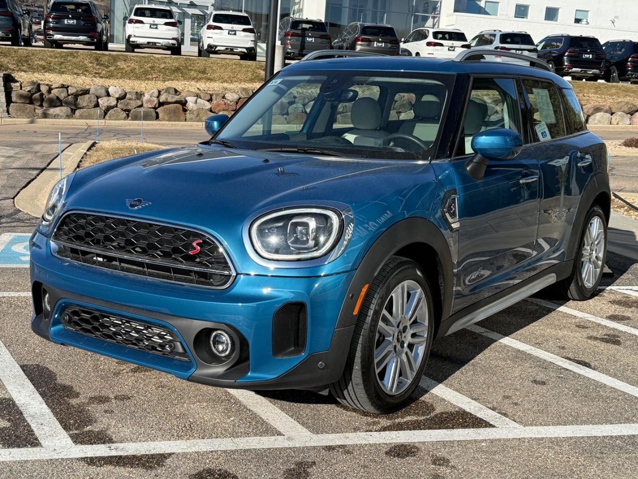 MINI Countryman Vehicle Image 08