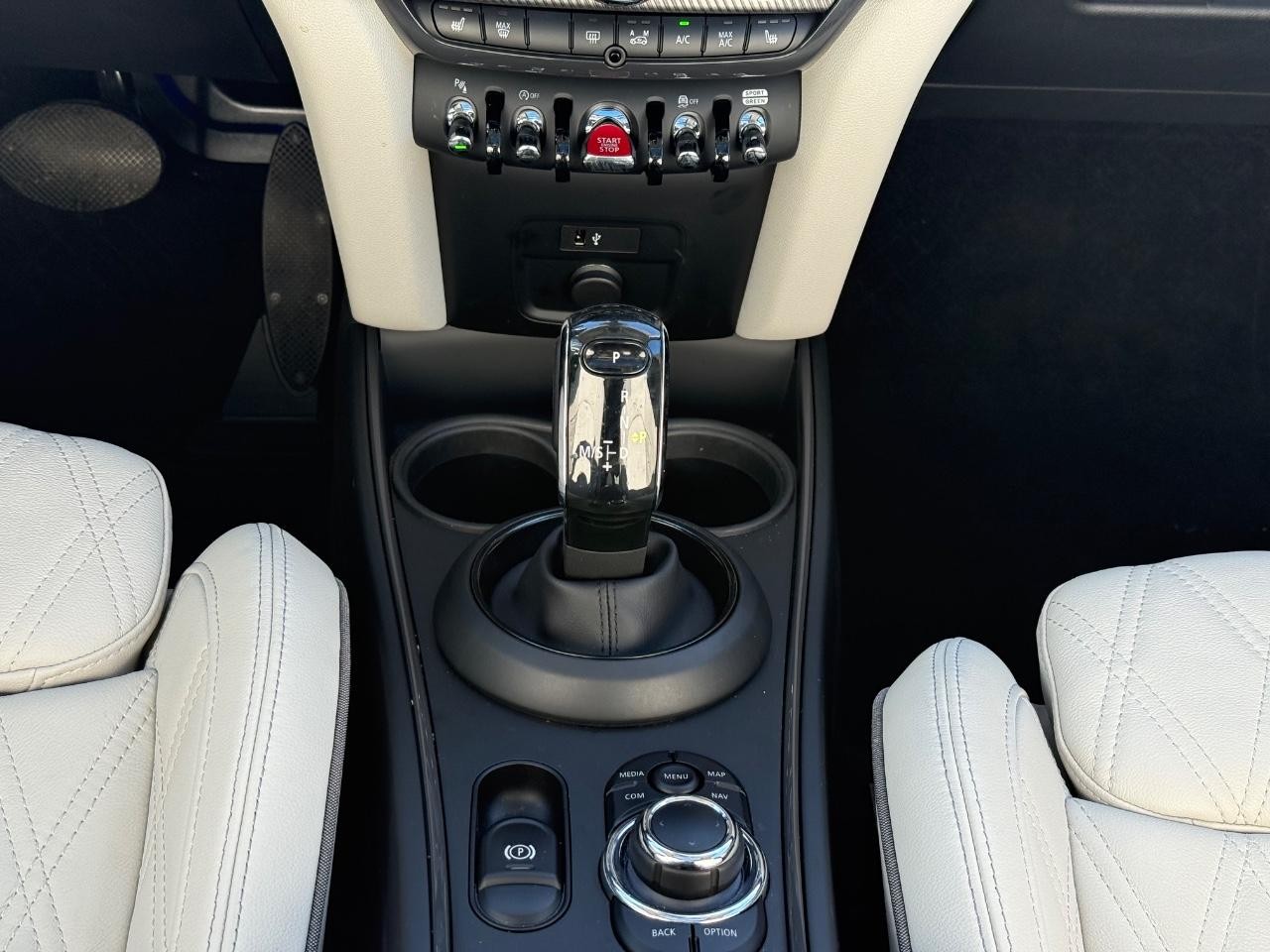 MINI Countryman Vehicle Image 13