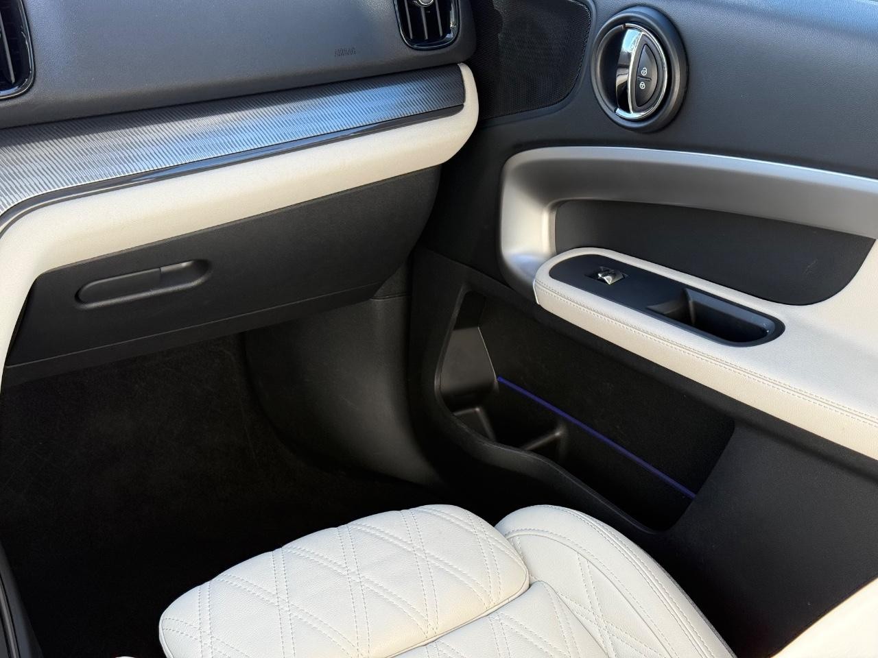 MINI Countryman Vehicle Image 15