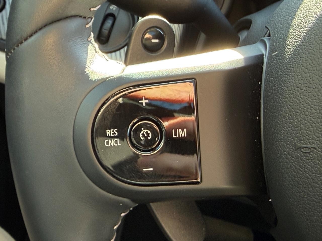 MINI Countryman Vehicle Image 16