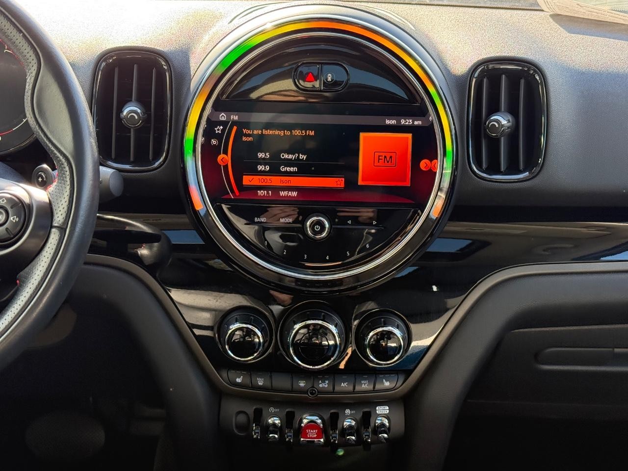 MINI Countryman Vehicle Image 12