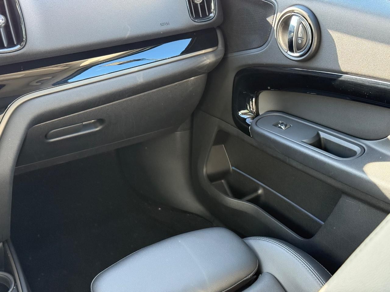 MINI Countryman Vehicle Image 15