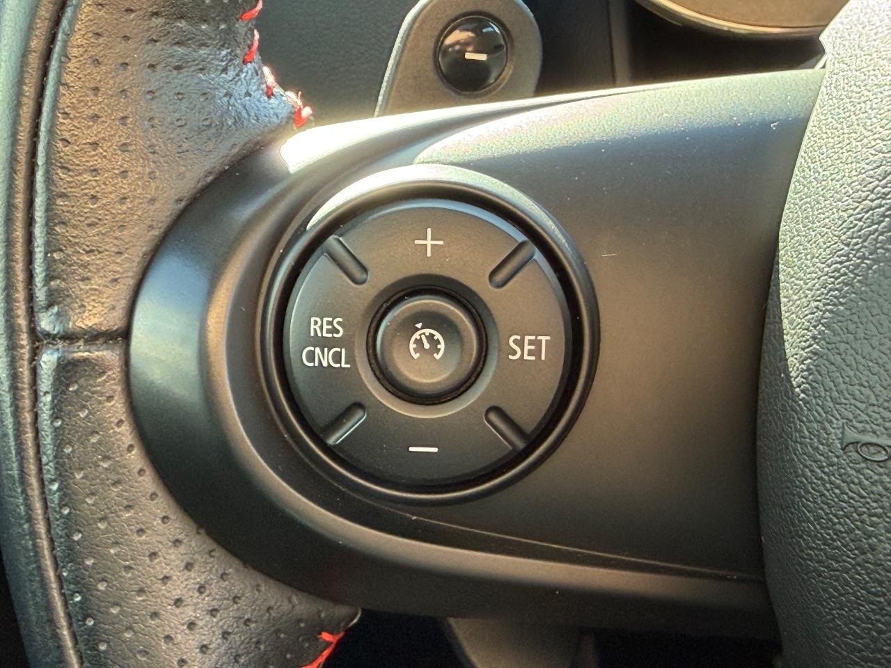 MINI Countryman Vehicle Image 16