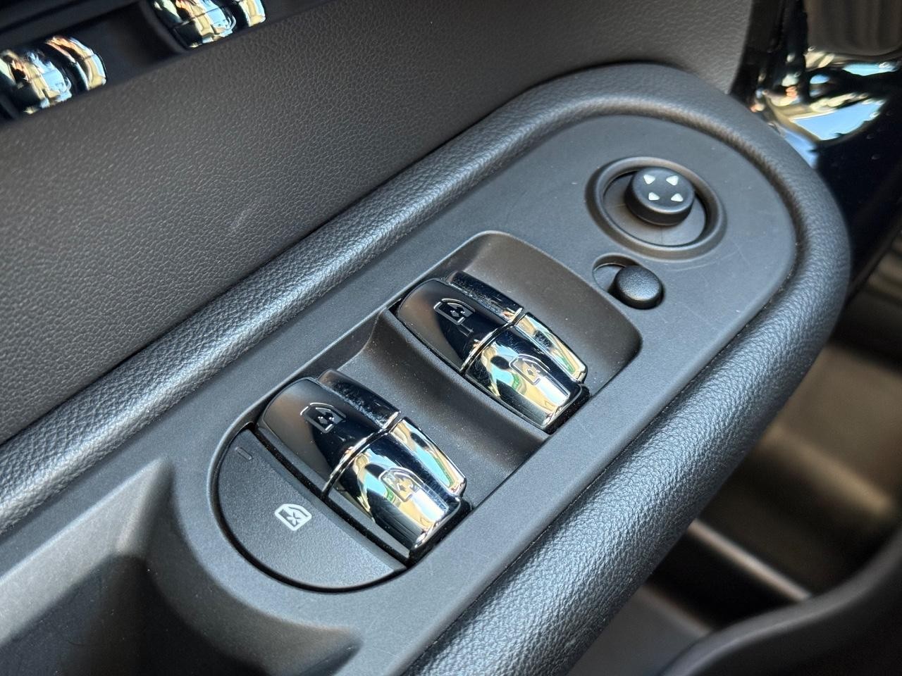 MINI Countryman Vehicle Image 22