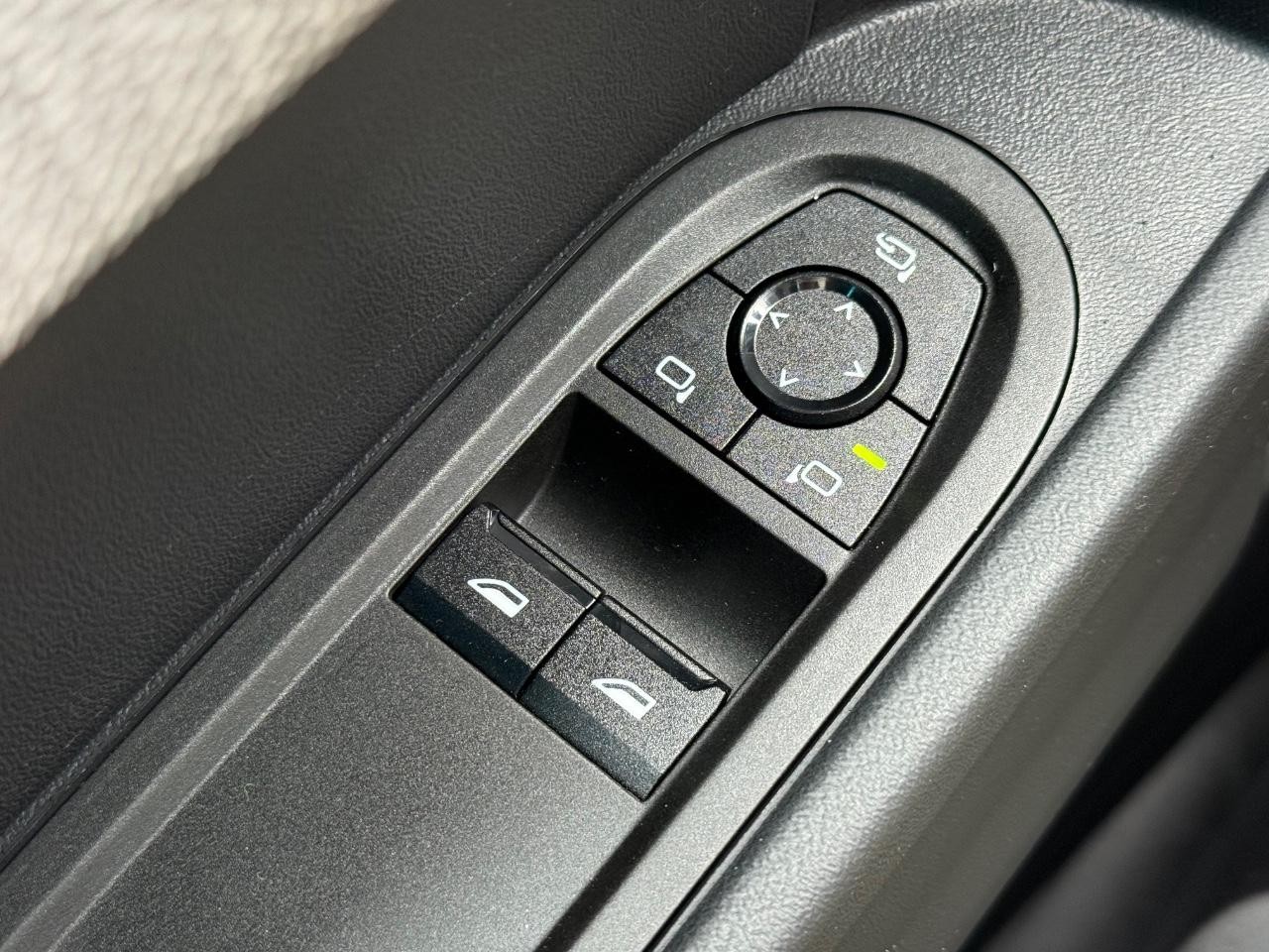 MINI Hardtop 2 Door Vehicle Image 15