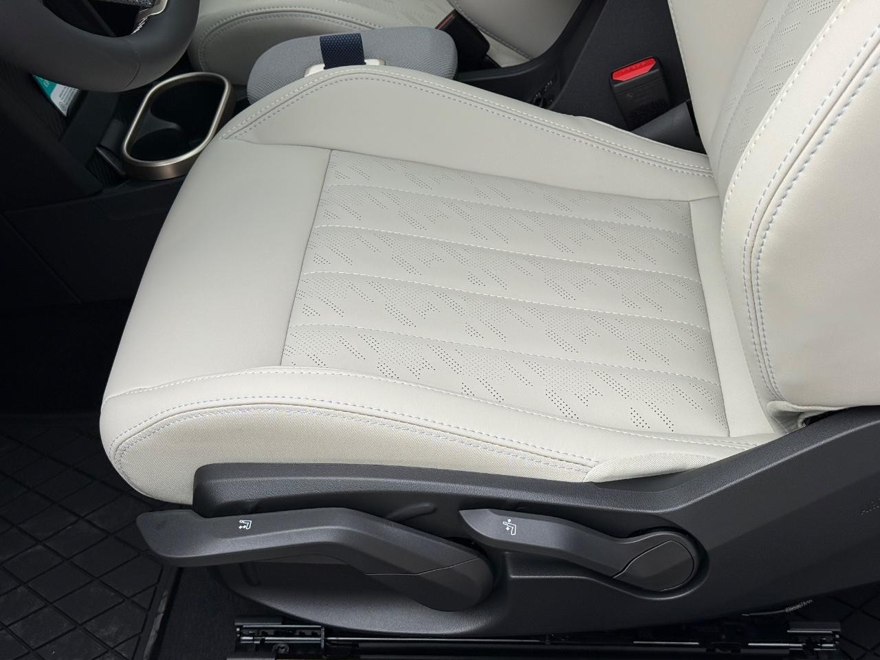 MINI Hardtop 2 Door Vehicle Image 16