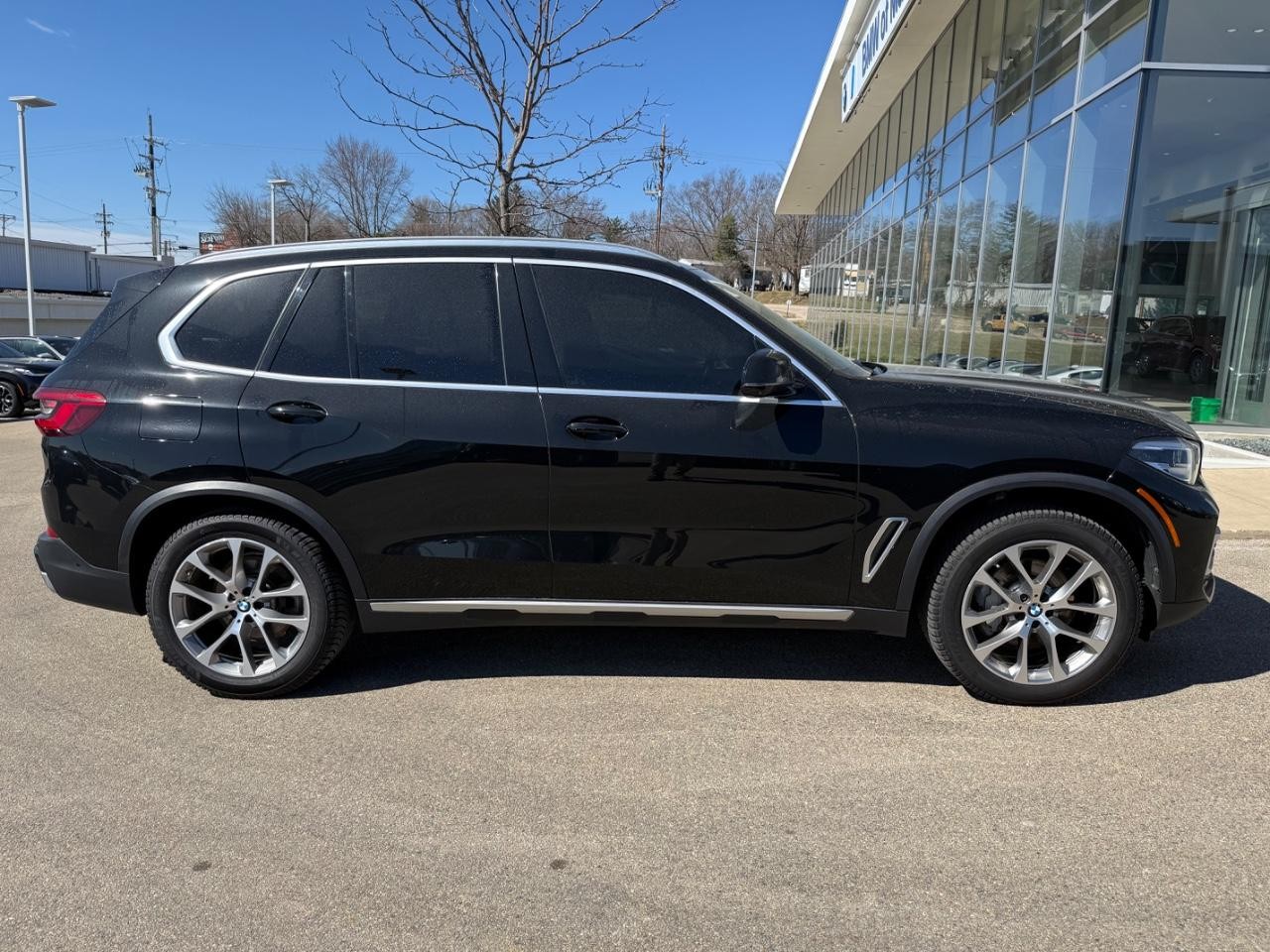 BMW X5 Vehicle Image 02