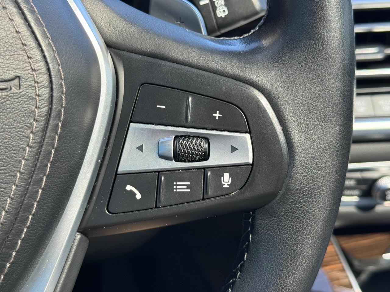 BMW X5 Vehicle Image 18