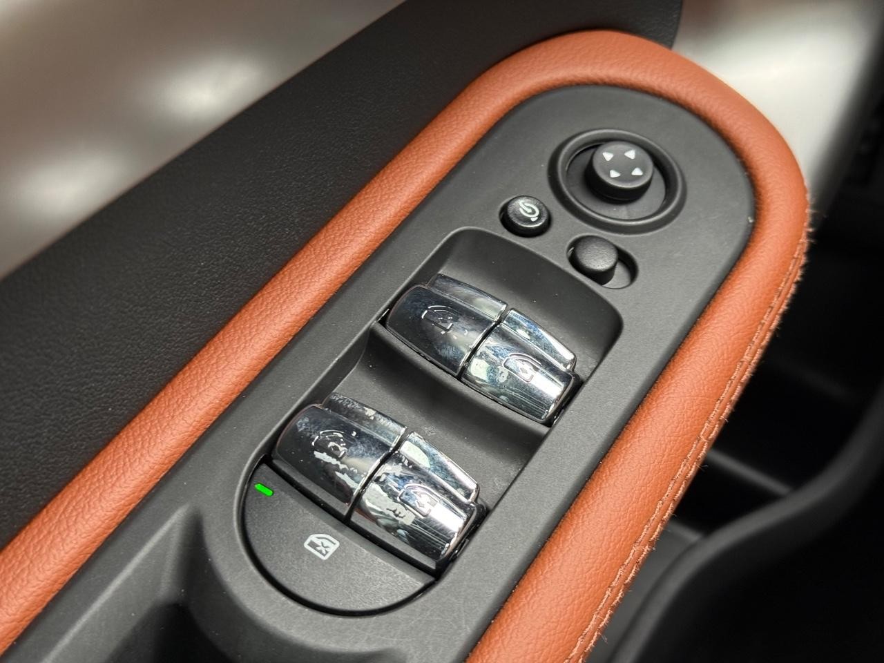 MINI Countryman Vehicle Image 21