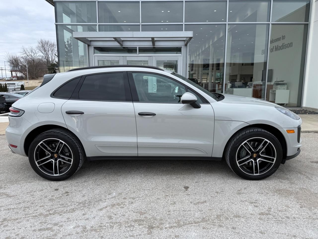 Porsche Macan Vehicle Image 02