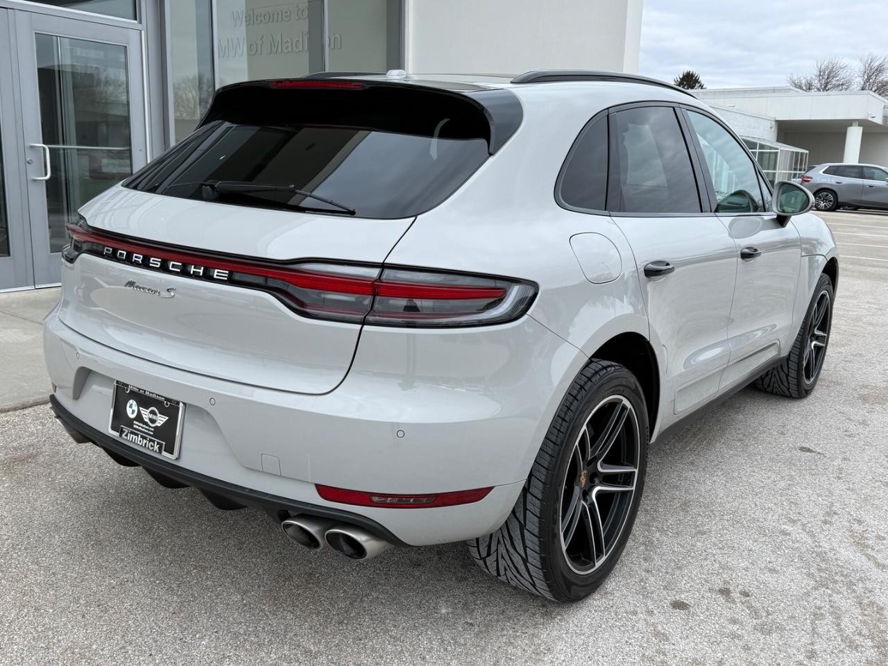 Porsche Macan Vehicle Image 03
