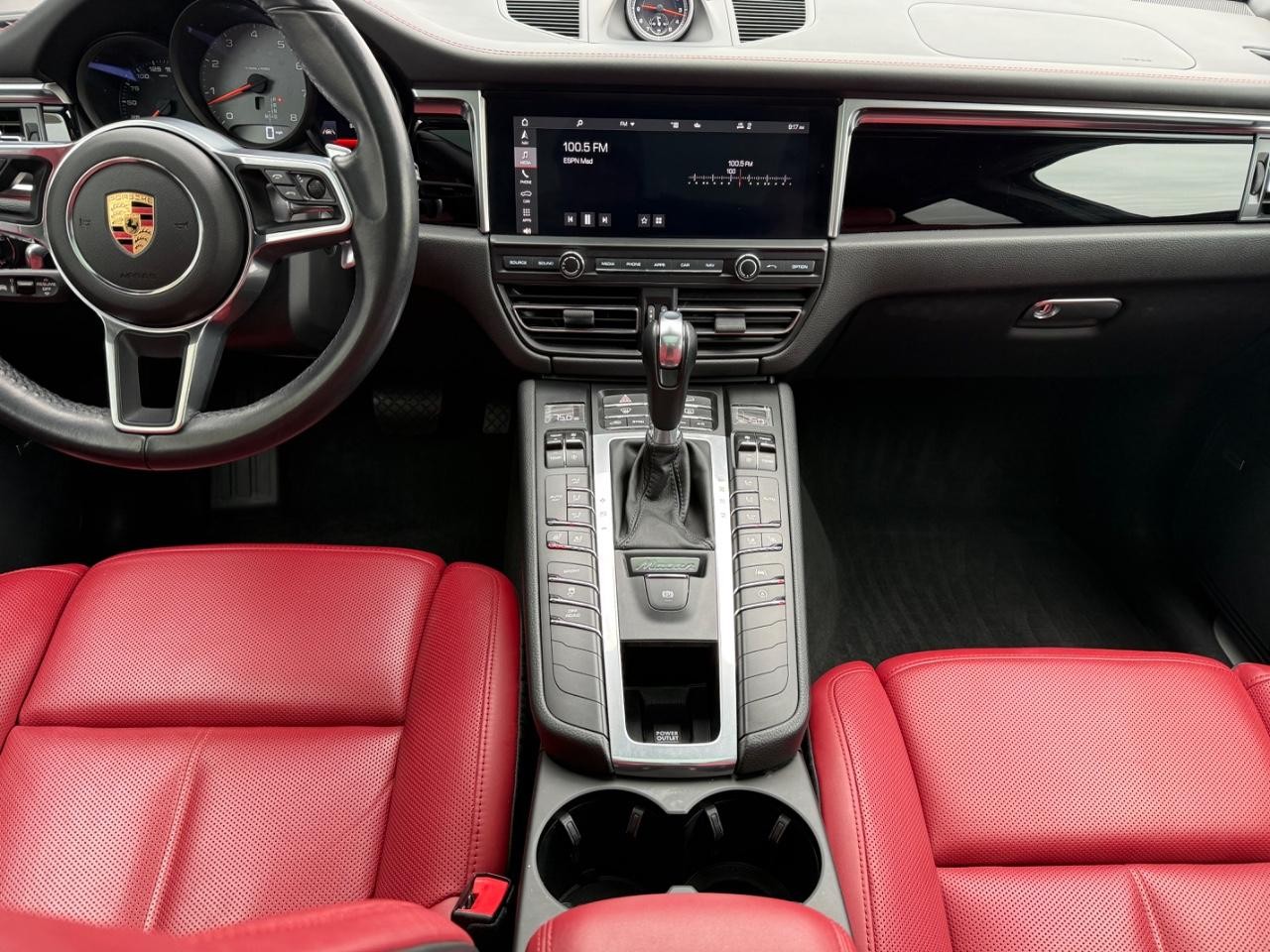 Porsche Macan Vehicle Image 10