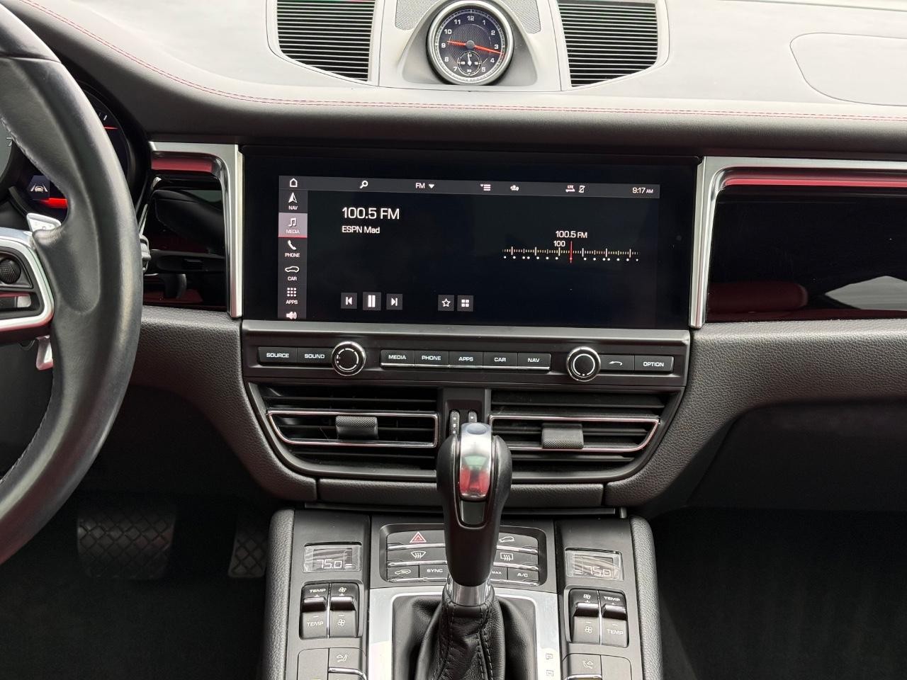 Porsche Macan Vehicle Image 11