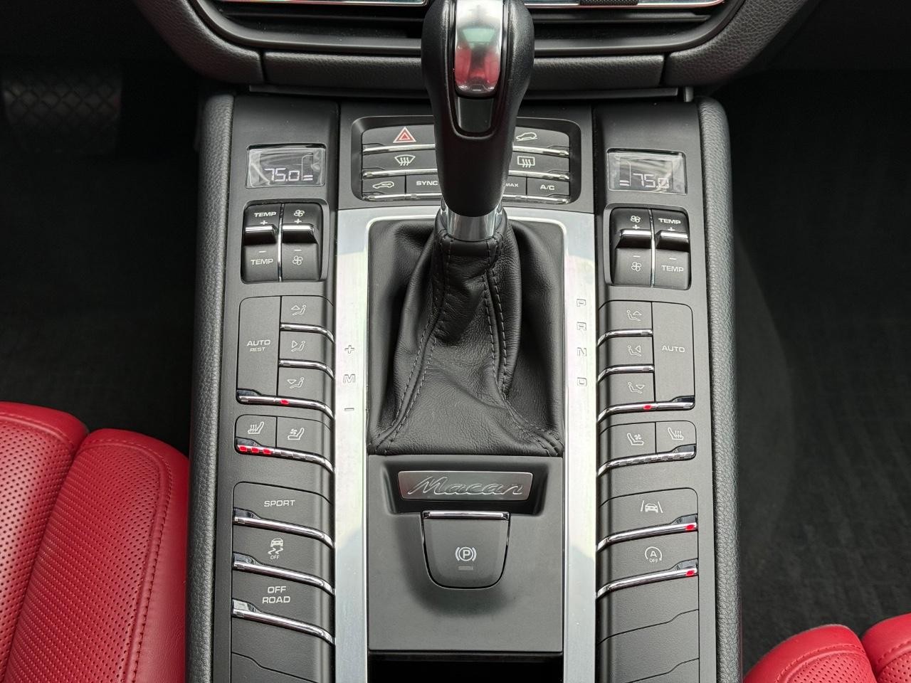 Porsche Macan Vehicle Image 12