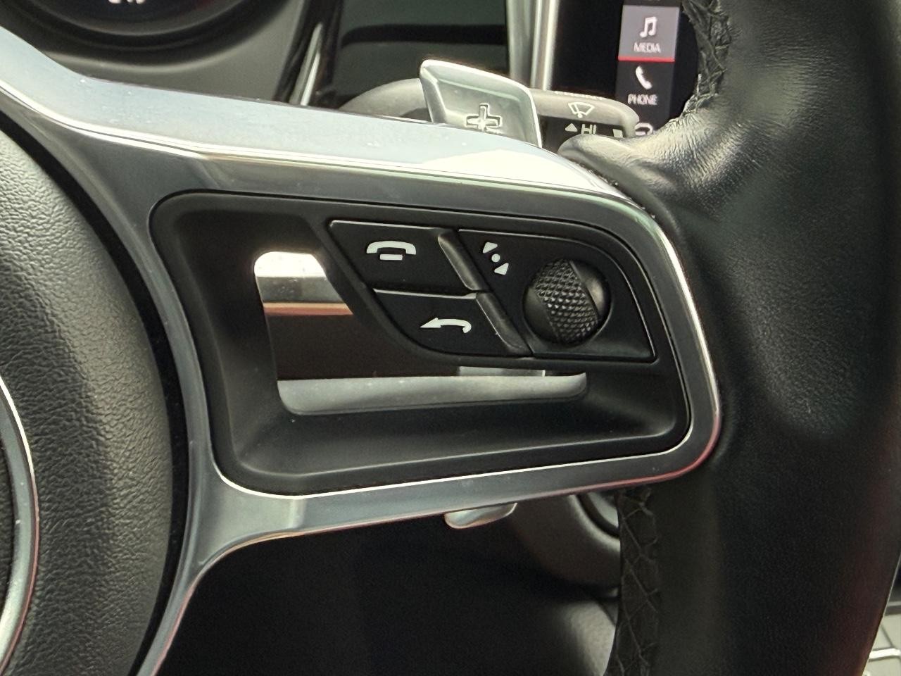 Porsche Macan Vehicle Image 17