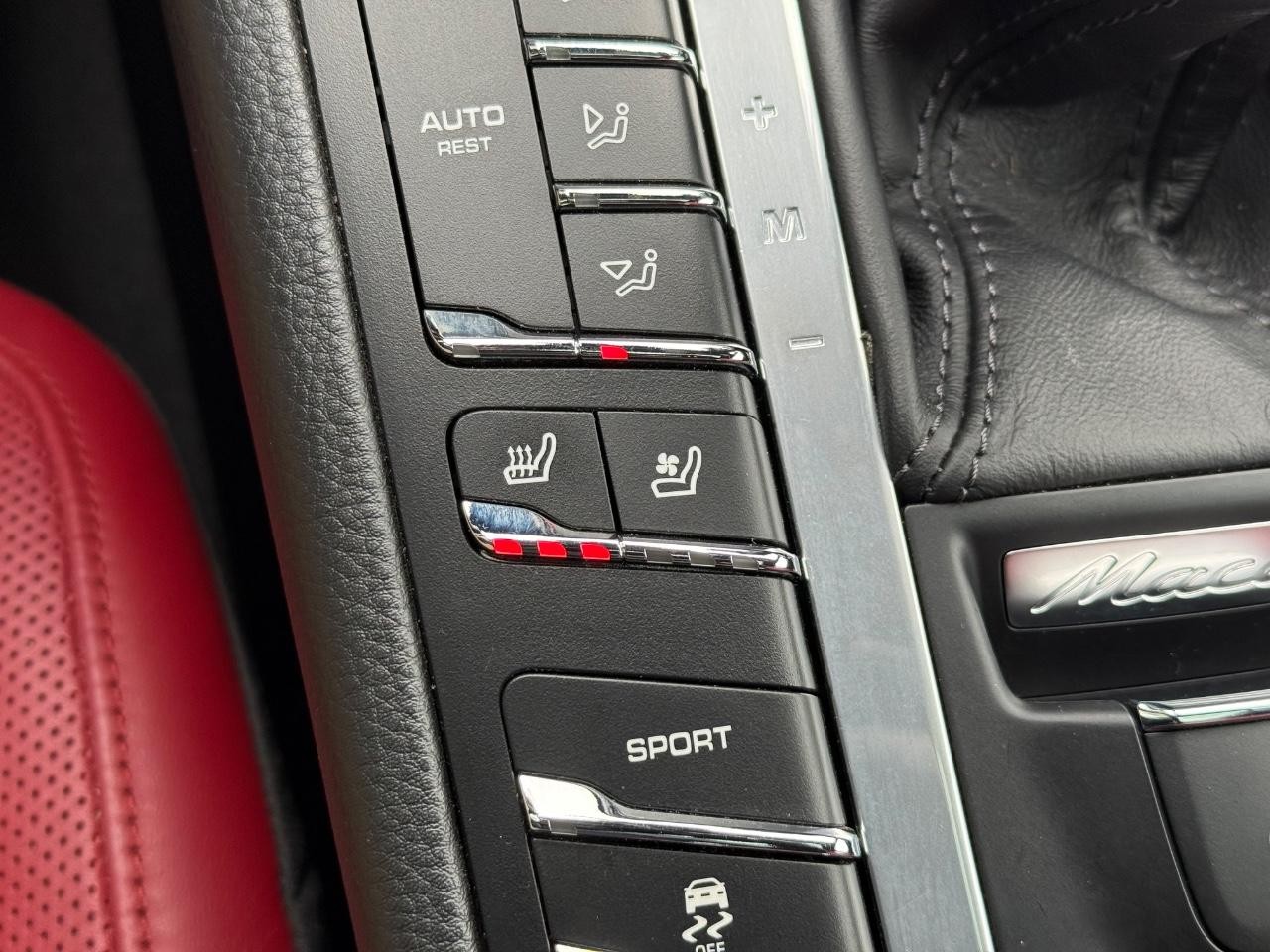 Porsche Macan Vehicle Image 20