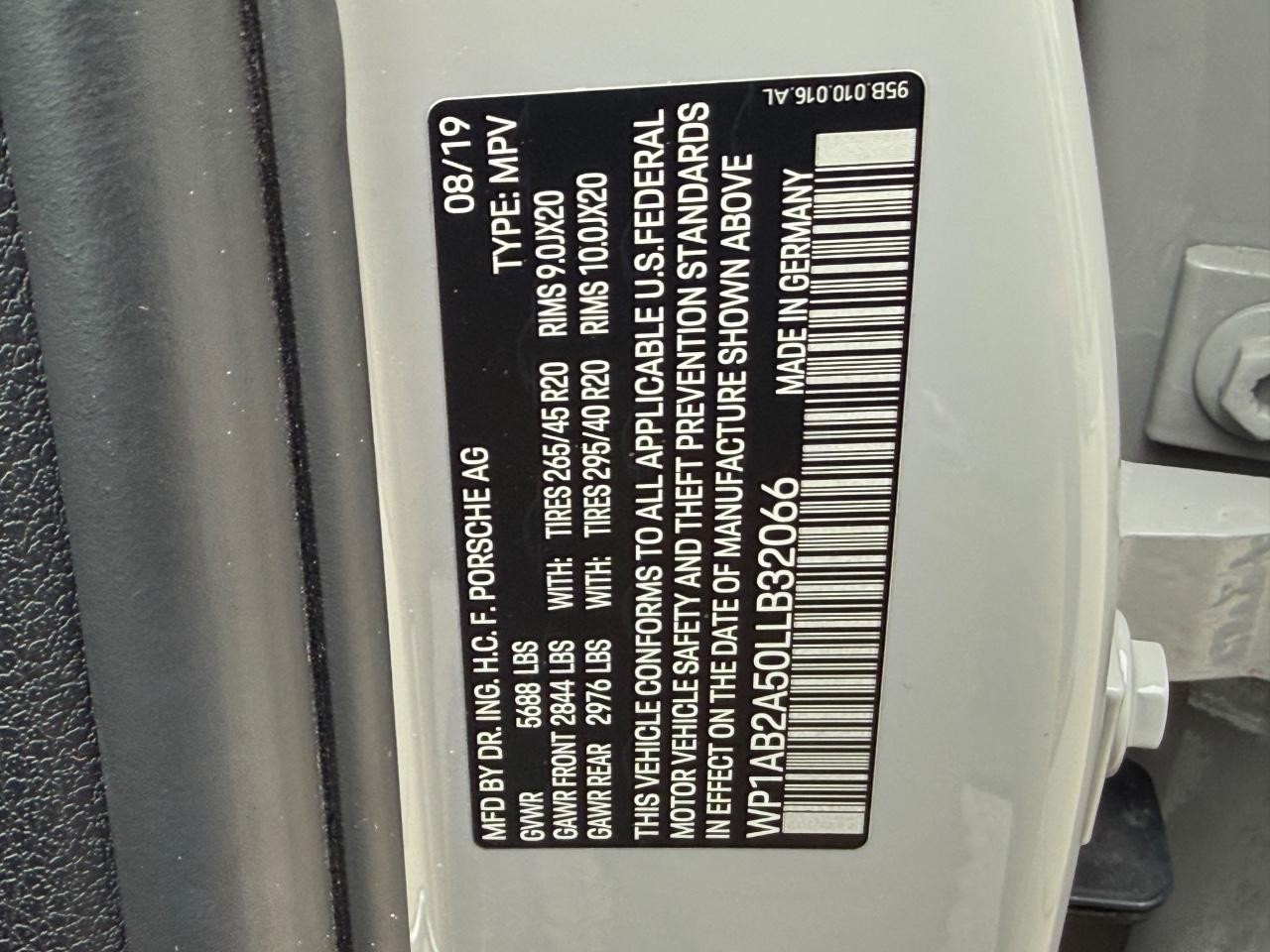 Porsche Macan Vehicle Image 23