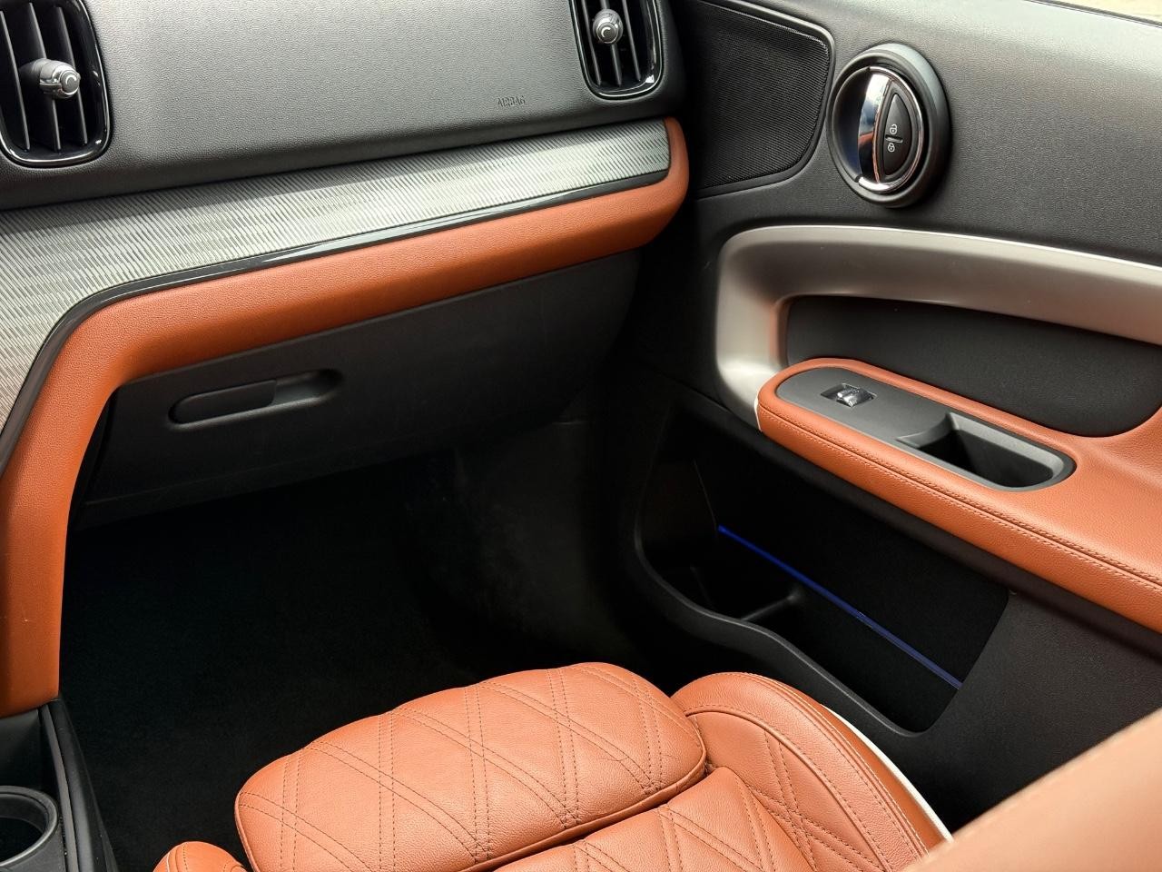 MINI Countryman Vehicle Image 15