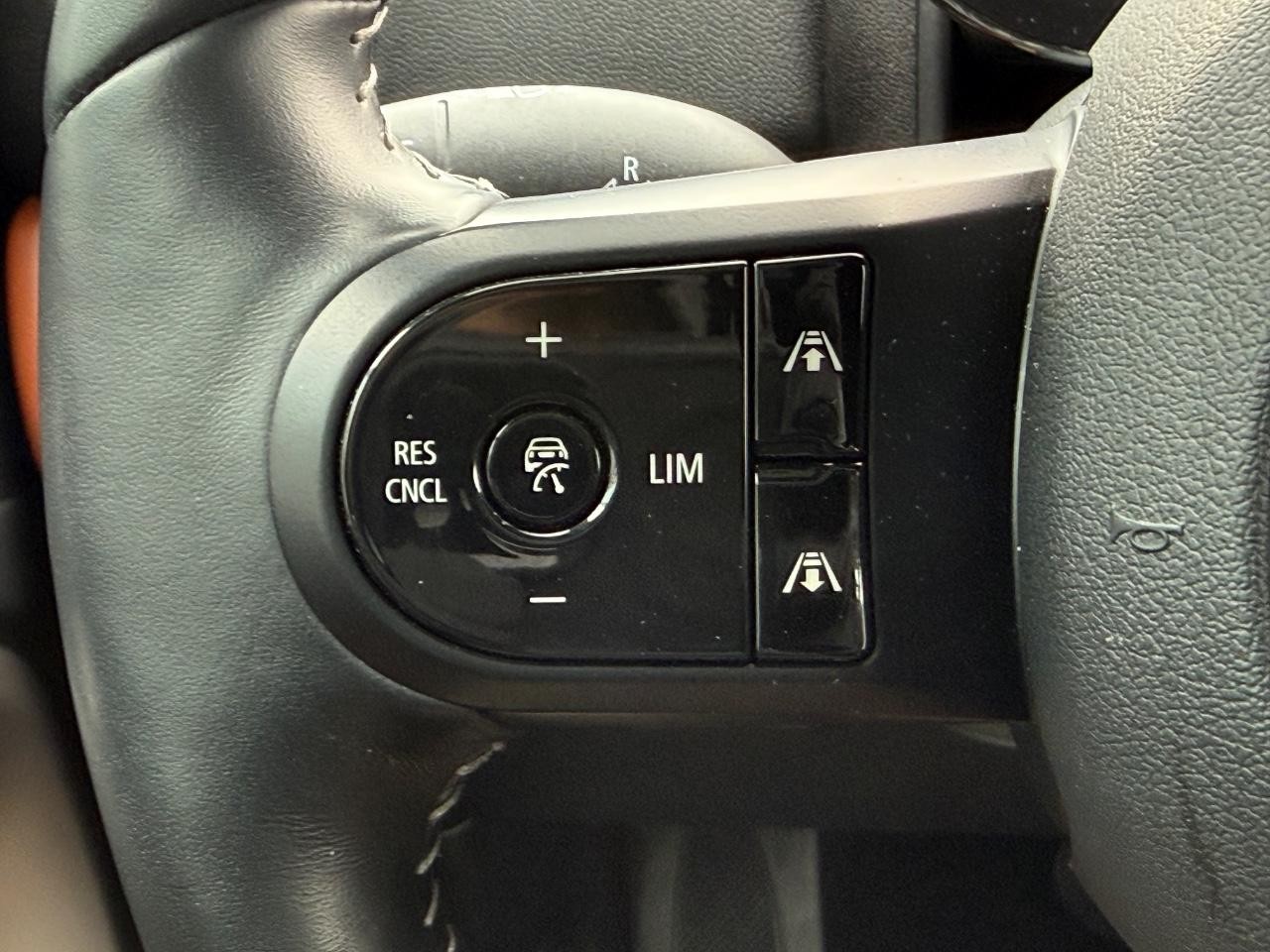 MINI Countryman Vehicle Image 16