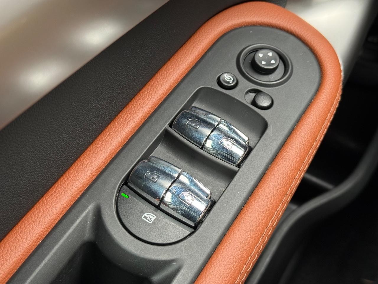 MINI Countryman Vehicle Image 22