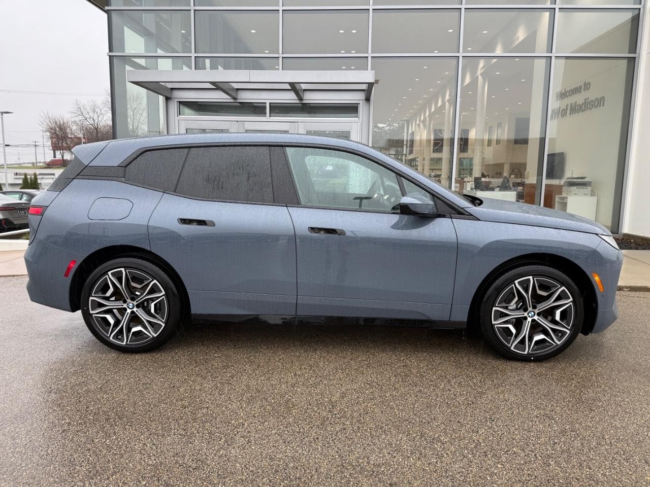 BMW iX Vehicle Image 02