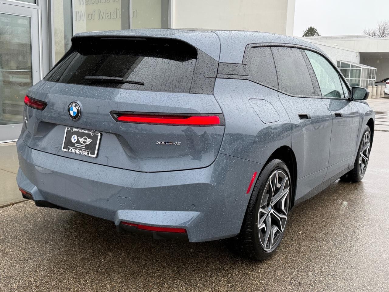 BMW iX Vehicle Image 03