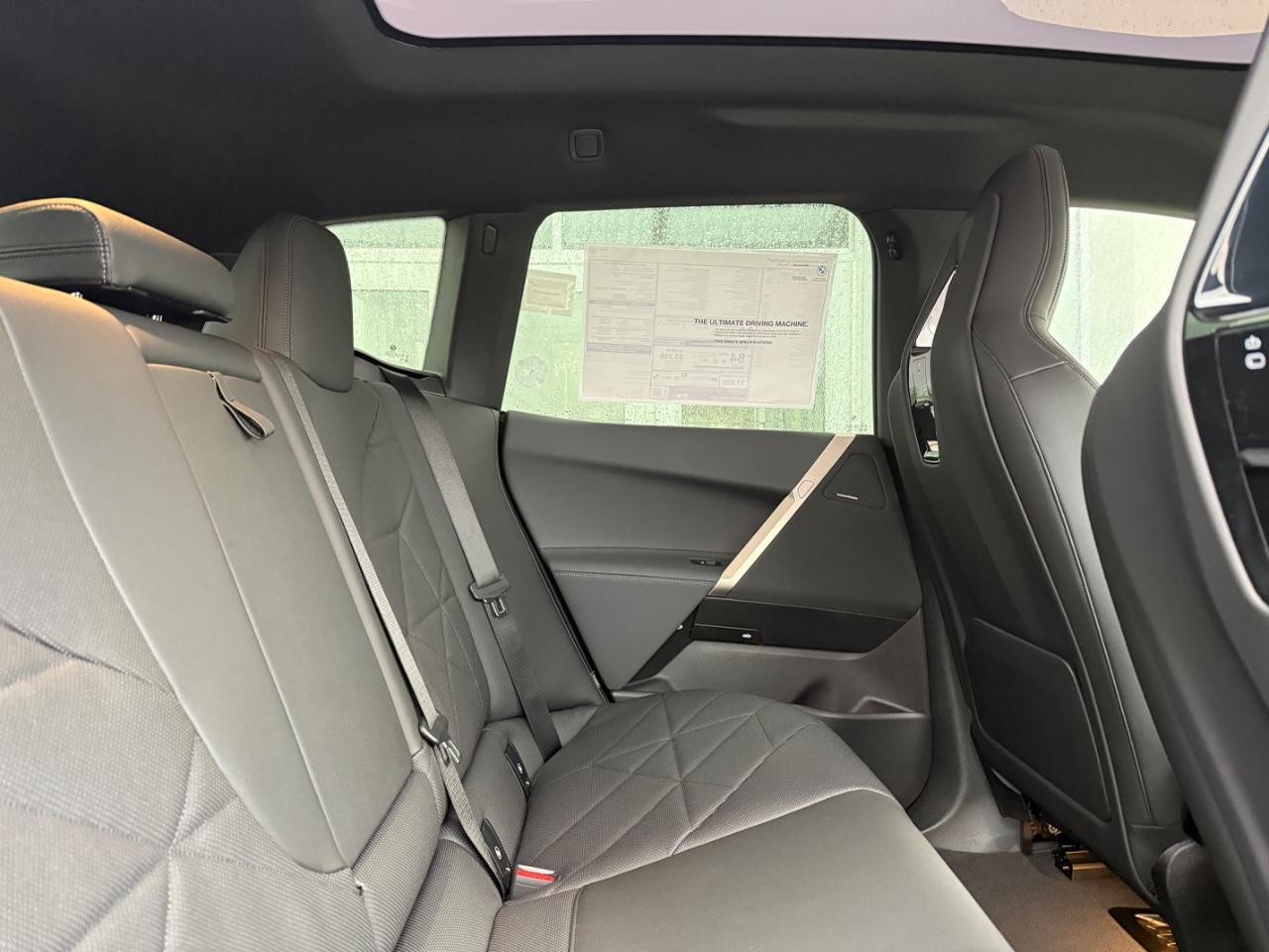 BMW iX Vehicle Image 05