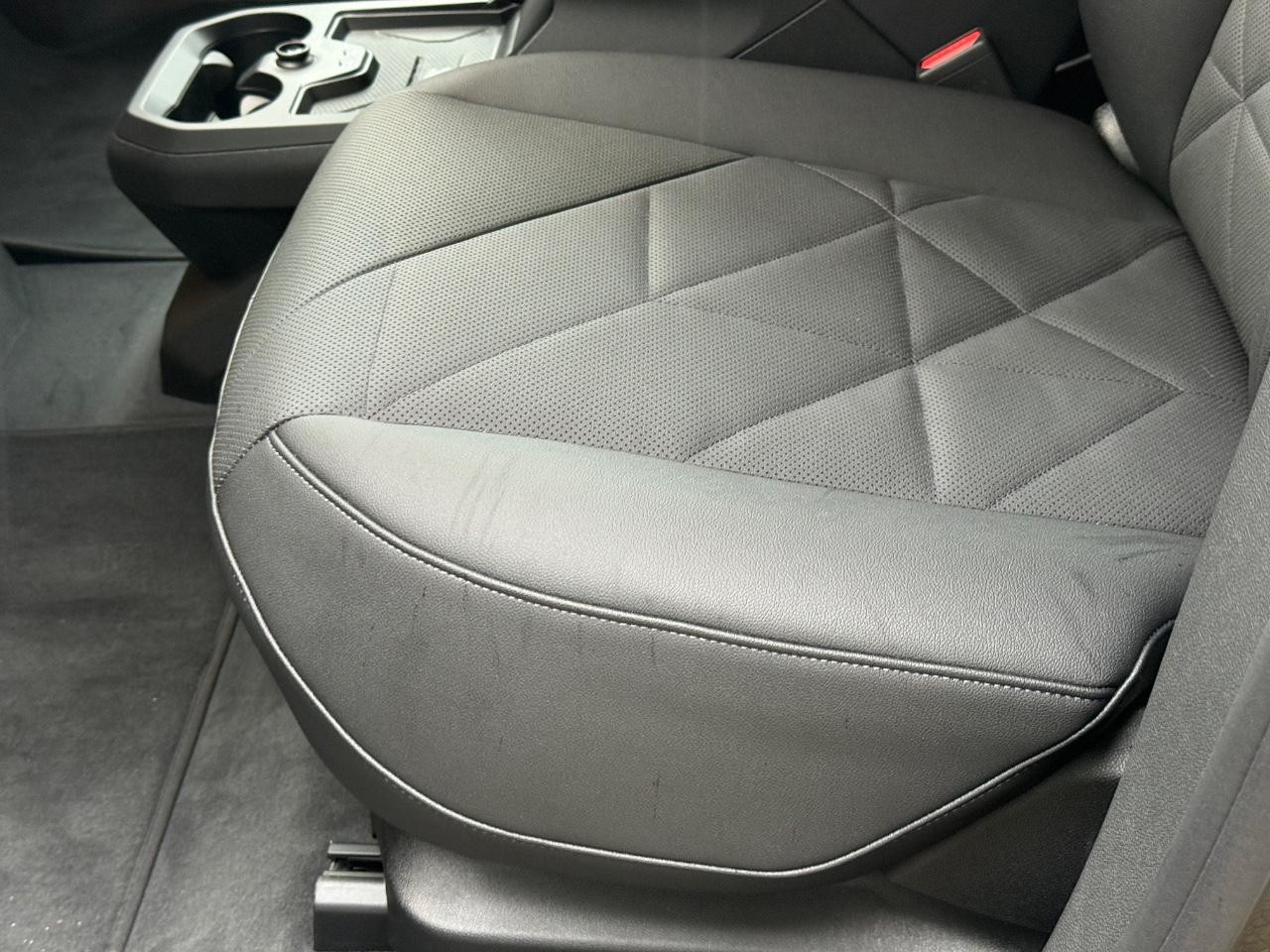 BMW iX Vehicle Image 16