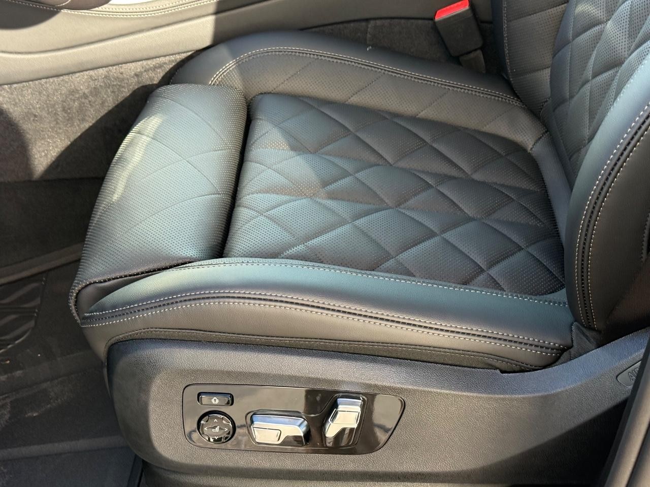 BMW X5 Vehicle Image 18