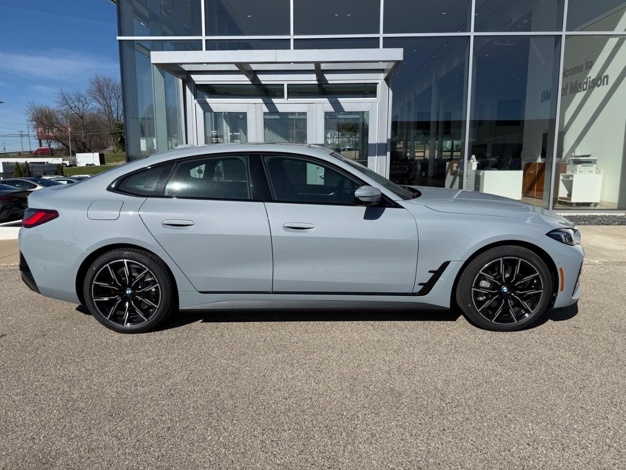 BMW i4 Vehicle Image 02