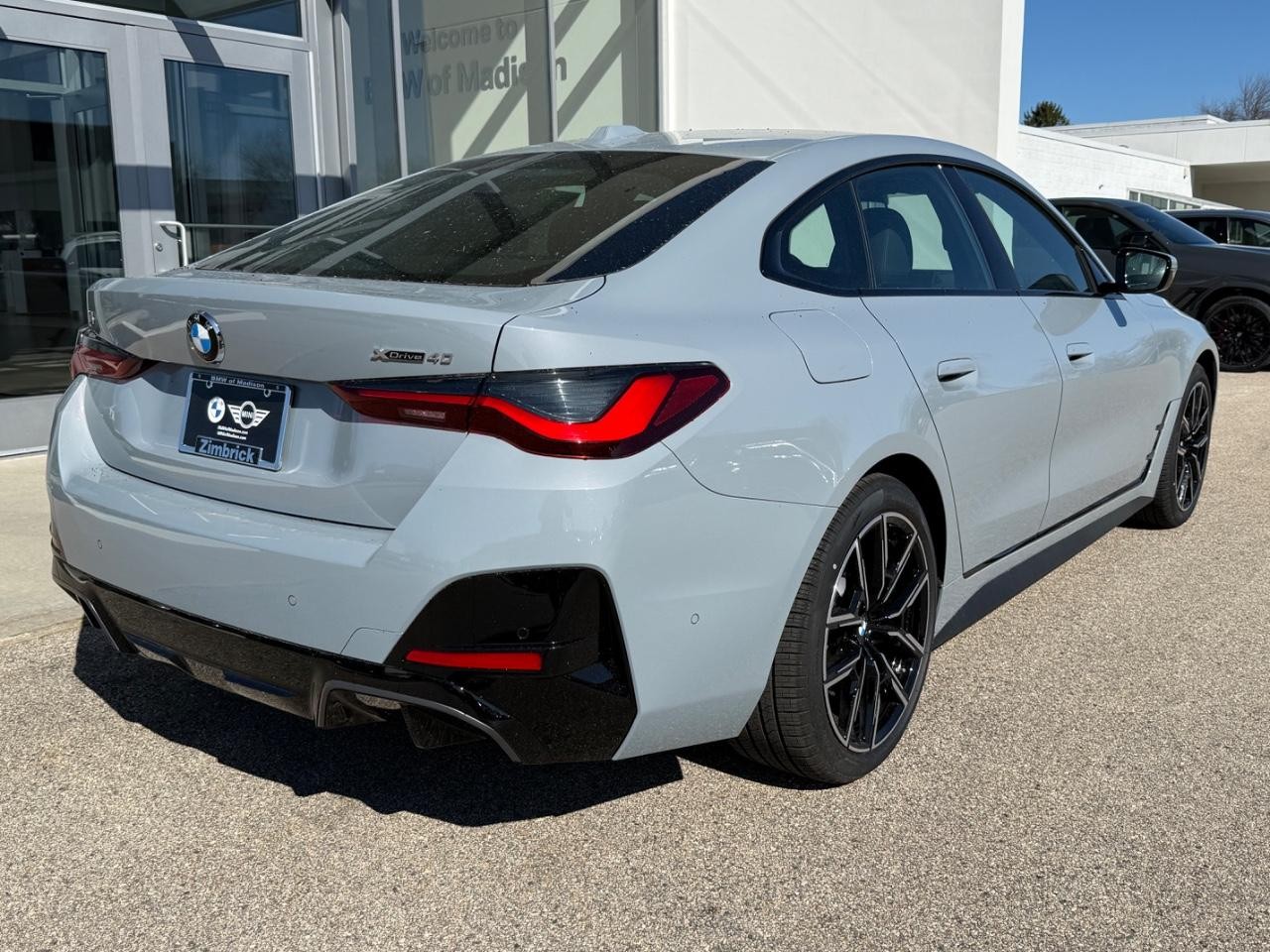 BMW i4 Vehicle Image 03