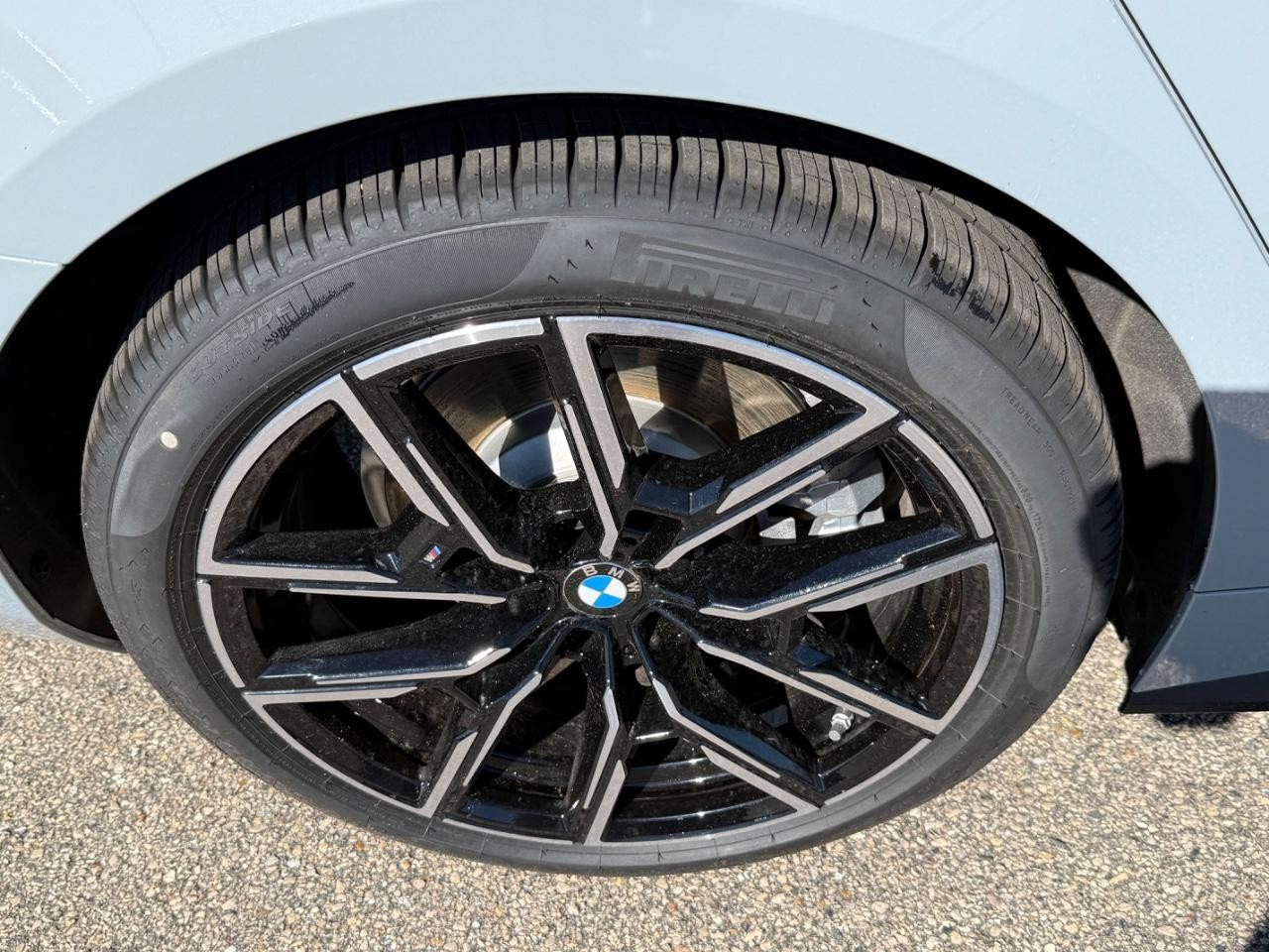 BMW i4 Vehicle Image 04