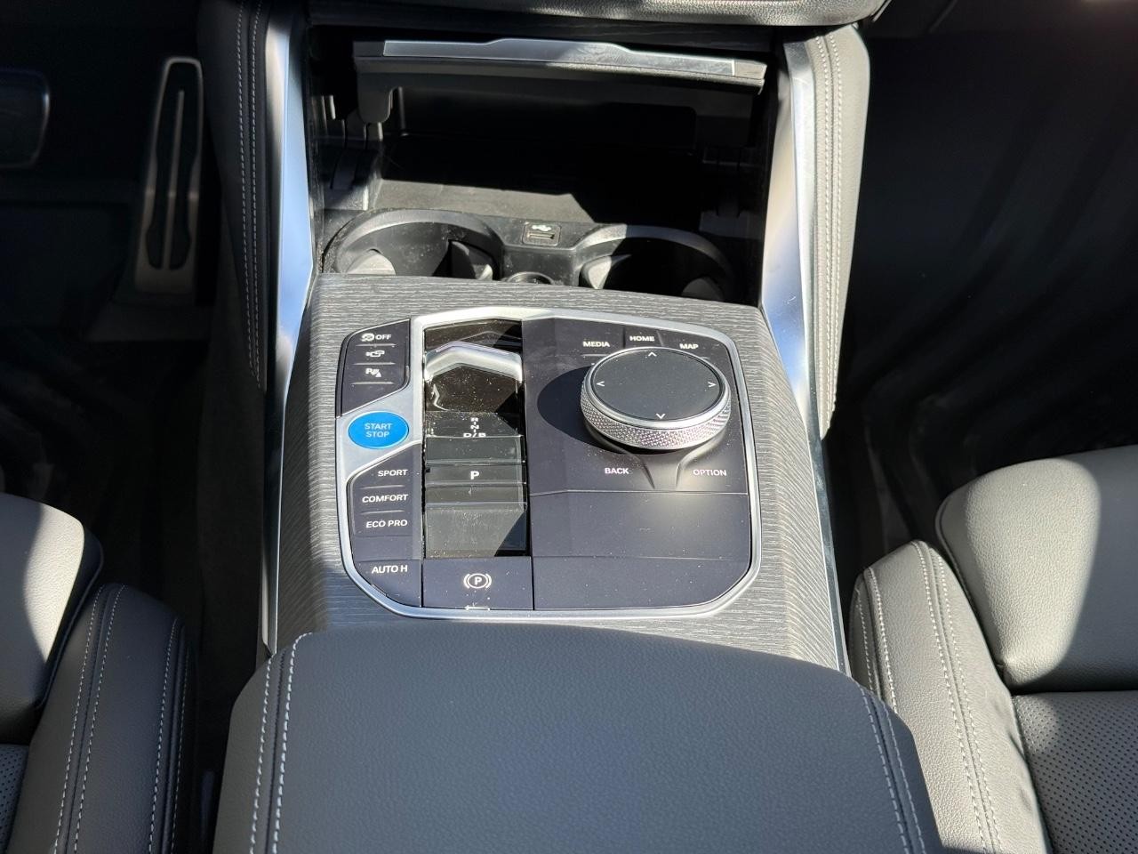BMW i4 Vehicle Image 08