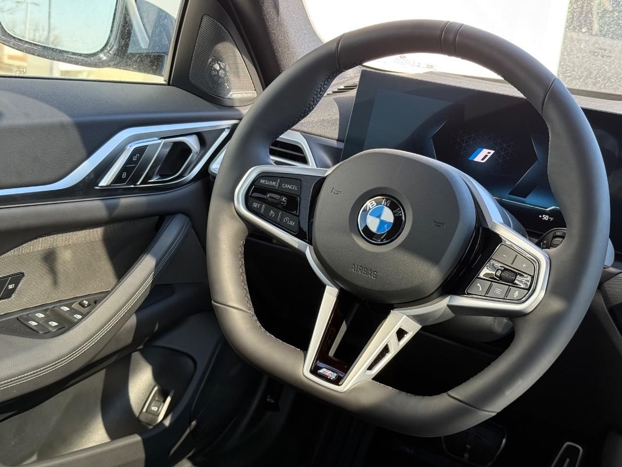 BMW i4 Vehicle Image 09