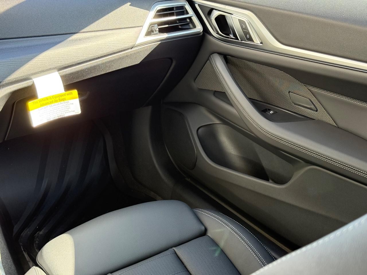 BMW i4 Vehicle Image 10