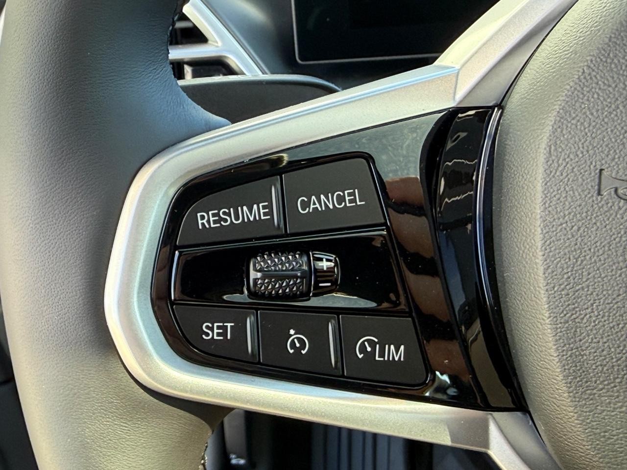BMW i4 Vehicle Image 12