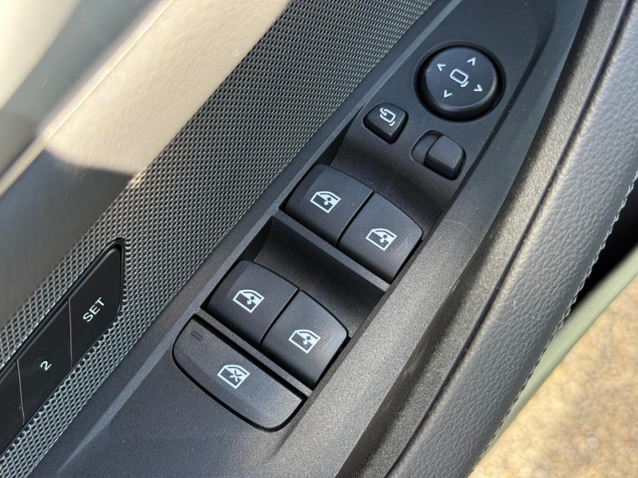 BMW i4 Vehicle Image 16