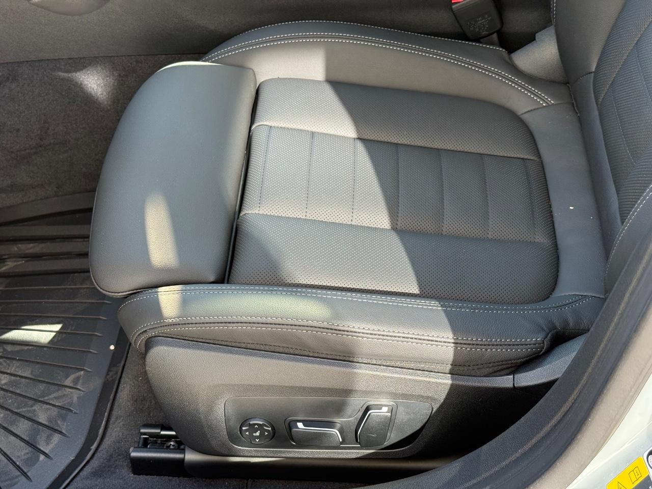 BMW i4 Vehicle Image 17
